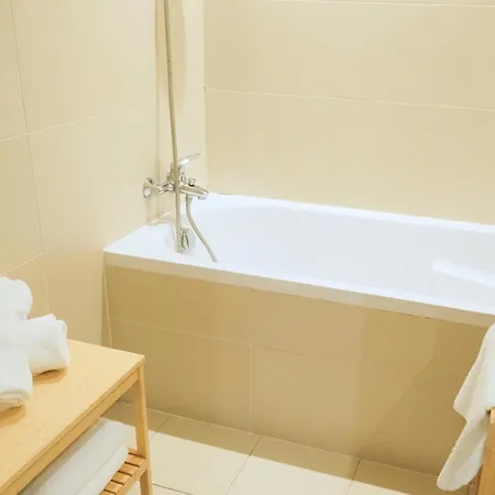 Boutique La Baignoire Hotell 4*